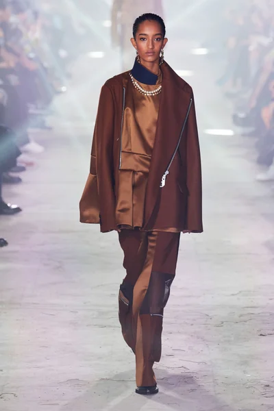 Look 3